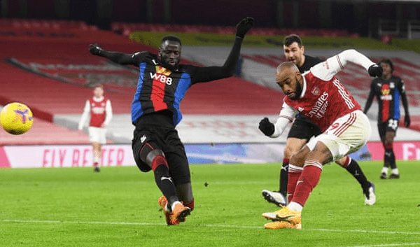  阿森纳锋线集体哑火，塔瓦雷斯染红成转折  